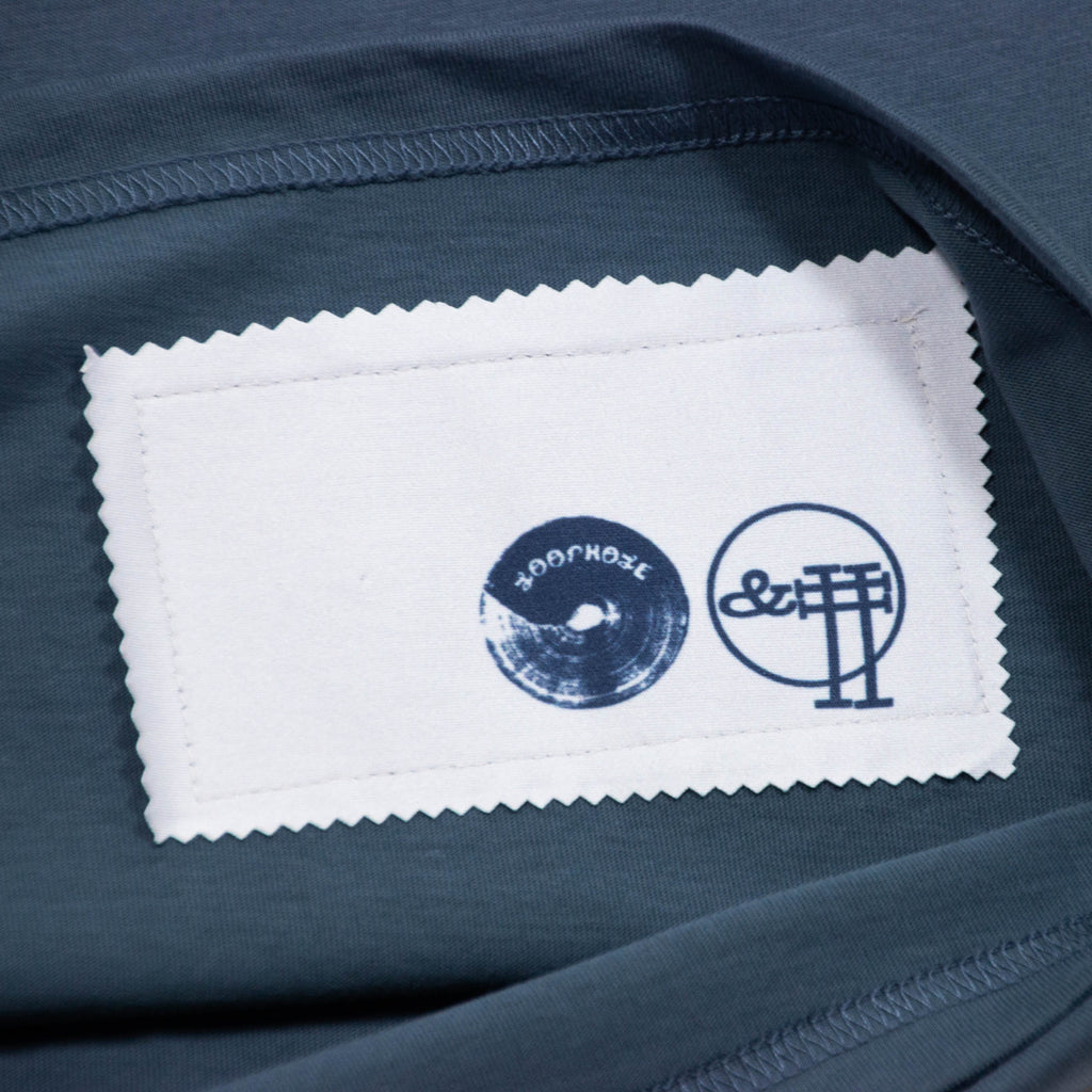 AMPERSAND POUND LENS TEE