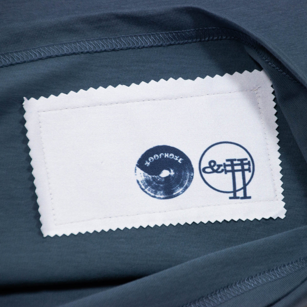AMPERSAND POUND LENS TEE